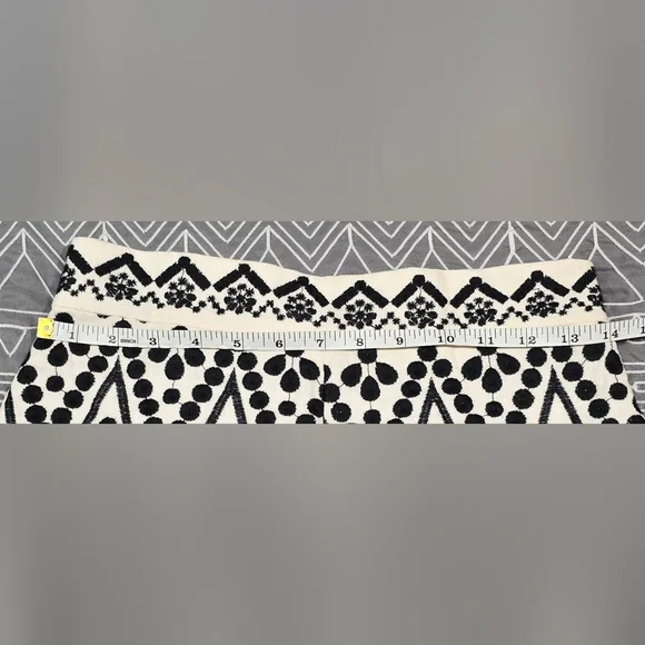 Zara High Waisted Embroidered Black And White Scalloped Hem Shorts Size Small - Picture 2 of 9